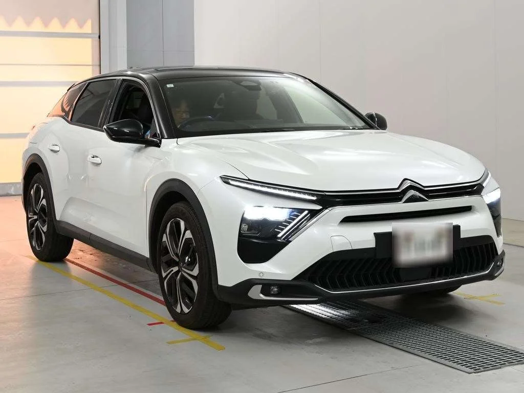 Citroen C5 X  с аукциона в Японии