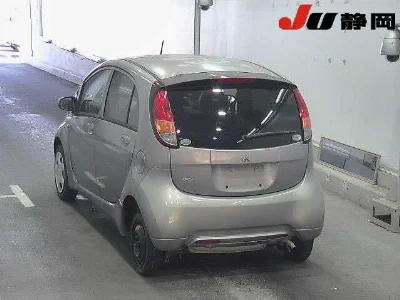 Mitsubishi i