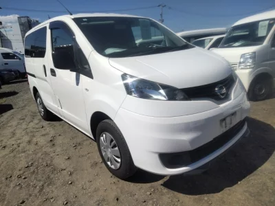 NISSAN NV200 4