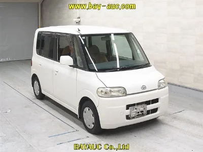 DAIHATSU TANTO 1