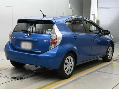 TOYOTA AQUA 2