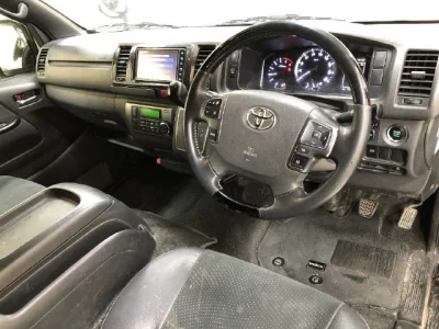 TOYOTA HIACE VAN