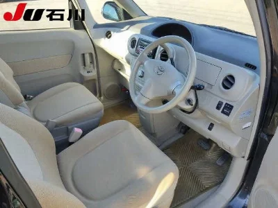 TOYOTA PORTE 3