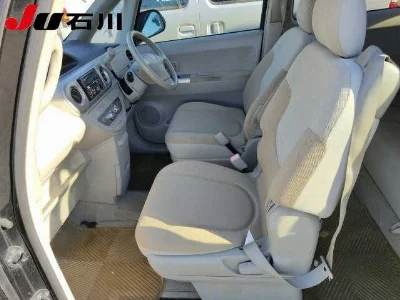 TOYOTA PORTE 4