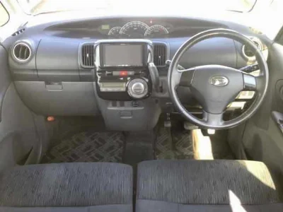 DAIHATSU TANTO 3