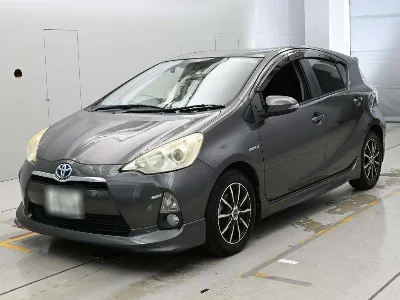 TOYOTA AQUA 1