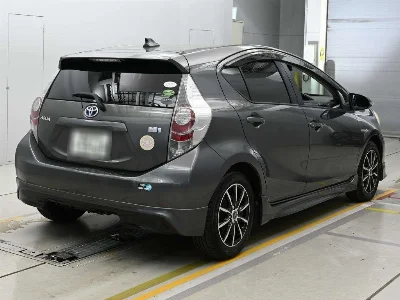 TOYOTA AQUA 2