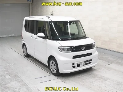 DAIHATSU TANTO 1