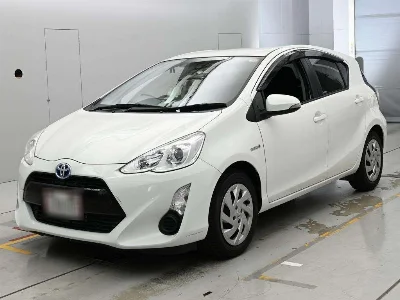 TOYOTA AQUA 1