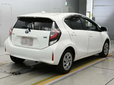 TOYOTA AQUA 2