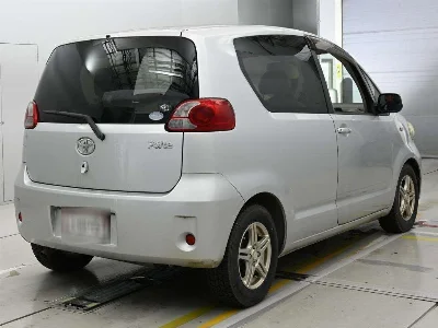 TOYOTA PORTE 2
