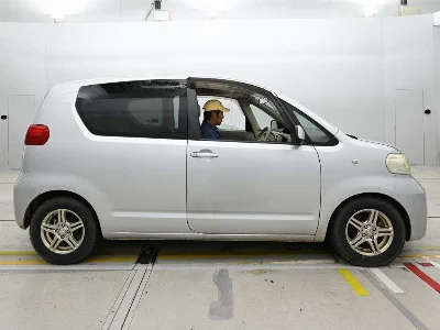 TOYOTA PORTE 3