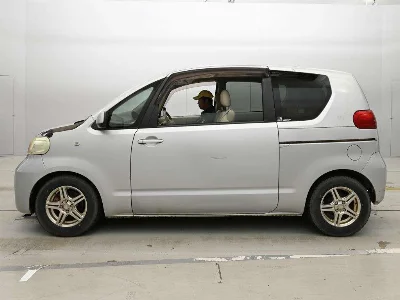 TOYOTA PORTE 4