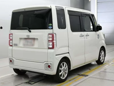 Toyota Pixis Mega