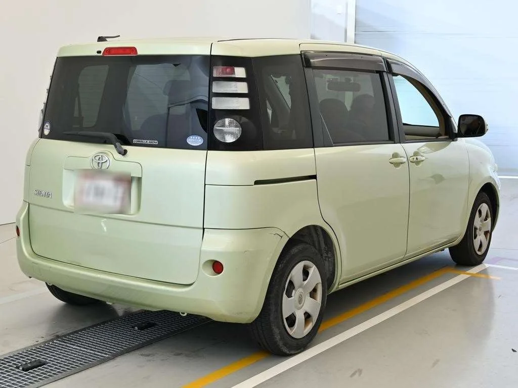 Toyota Sienta  с аукциона в Японии