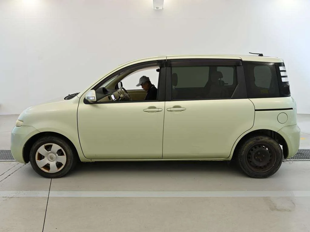 Toyota Sienta  с аукциона в Японии