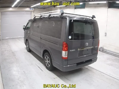 TOYOTA HIACE VAN