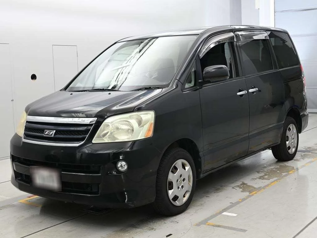 Toyota Noah  с аукциона в Японии