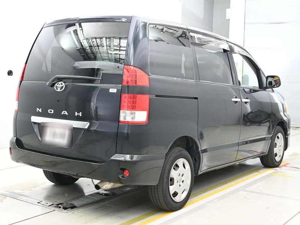 Toyota Noah  с аукциона в Японии