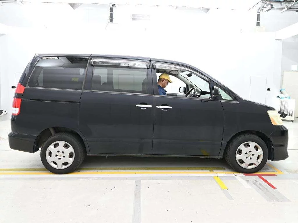 Toyota Noah  с аукциона в Японии