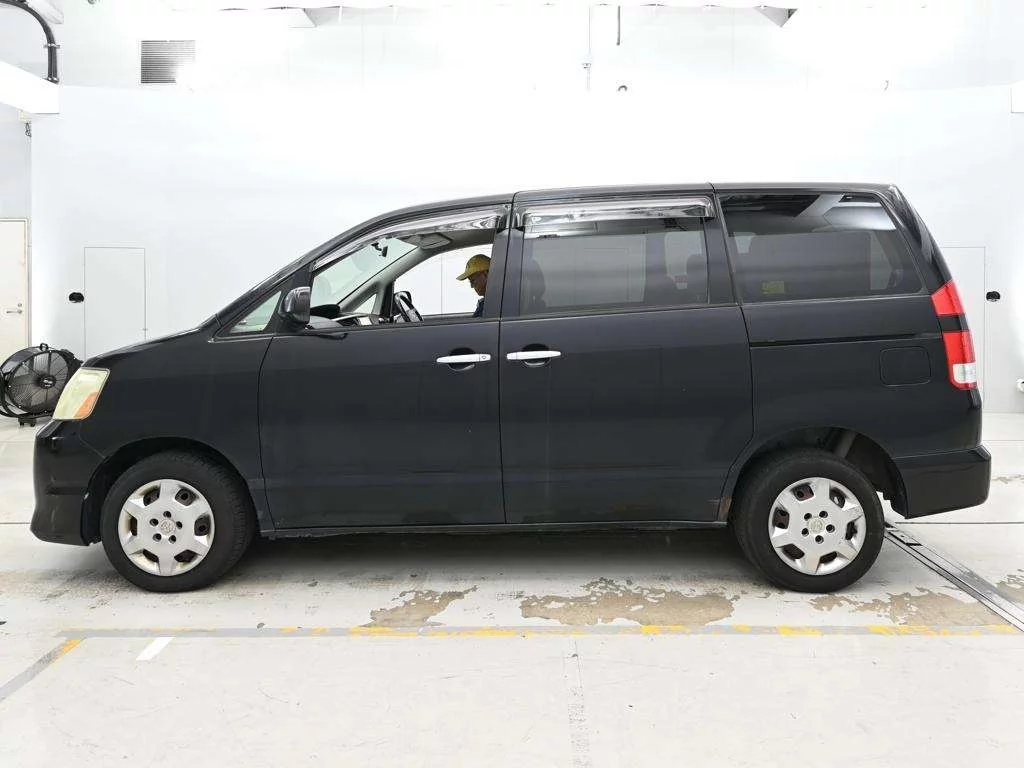 Toyota Noah  с аукциона в Японии