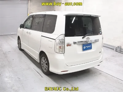 Статистика аукционов Toyota Voxy