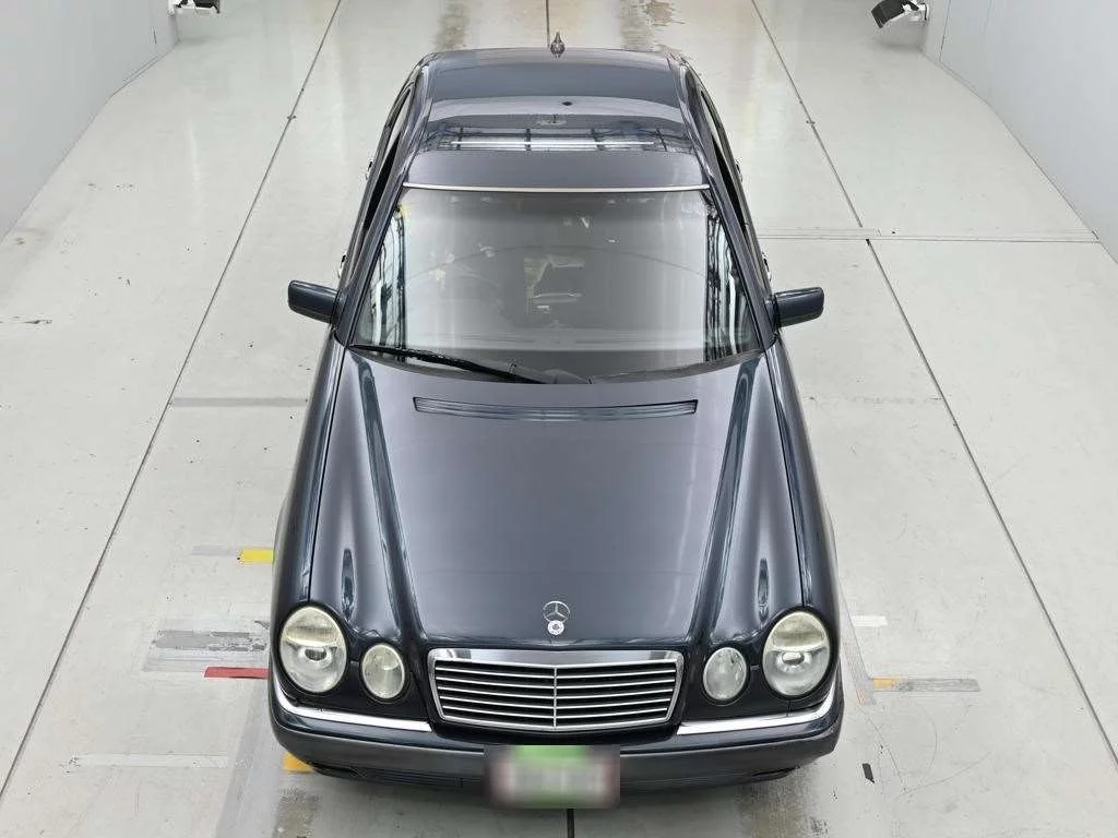 Mercedes-Benz E-Class  с аукциона в Японии