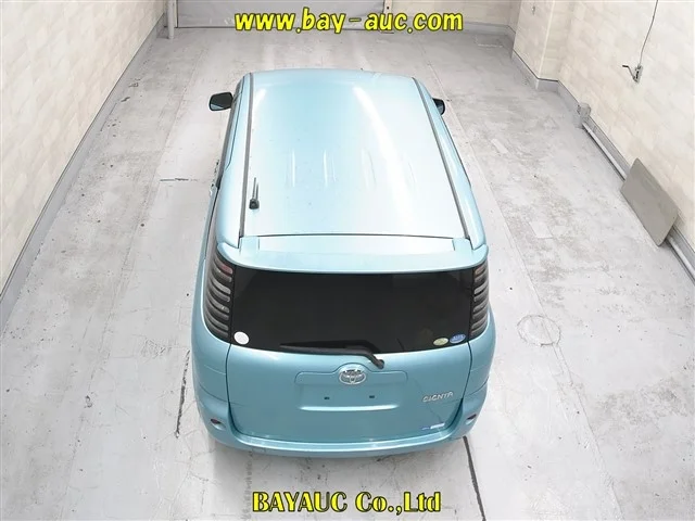 Toyota Sienta  с аукциона в Японии