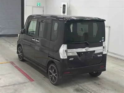 DAIHATSU TANTO 1