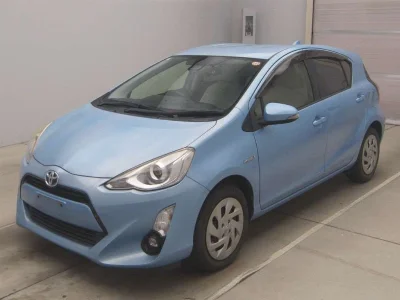 TOYOTA AQUA 1