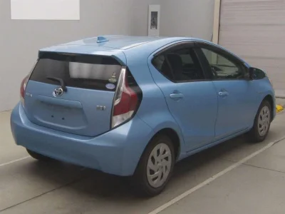 TOYOTA AQUA 2