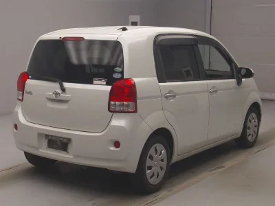 TOYOTA PORTE 2