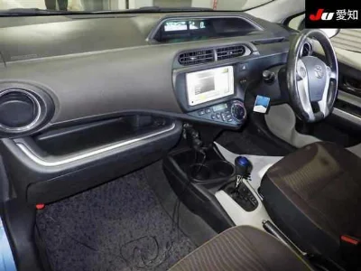 TOYOTA AQUA 3