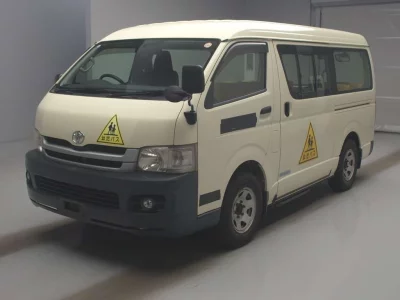 TOYOTA HIACE