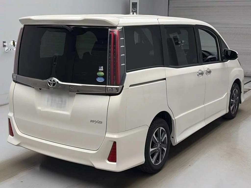 Toyota Noah 2018