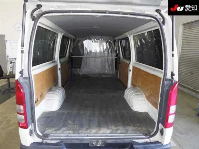 TOYOTA REGIUS VAN 4