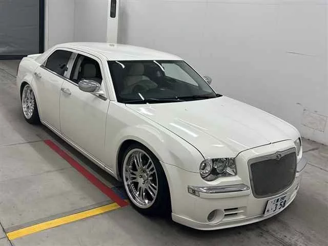 Chrysler 300  с аукциона в Японии