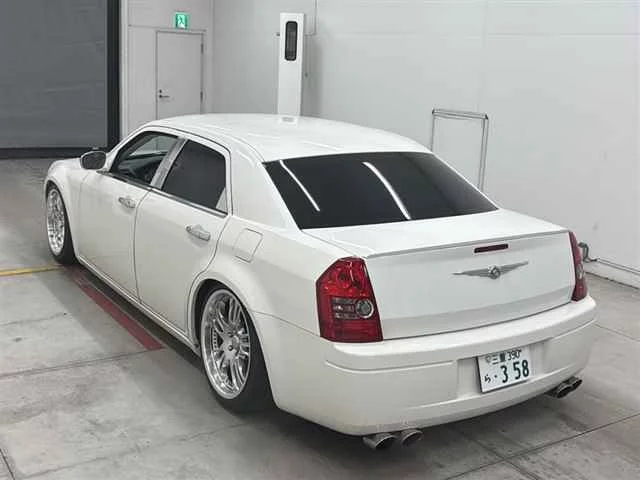 Chrysler 300  с аукциона в Японии