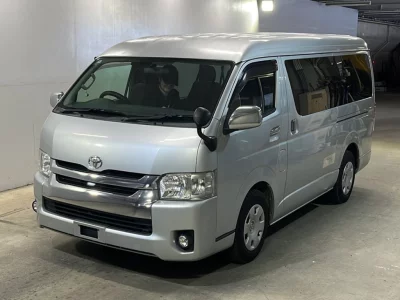 TOYOTA HIACE