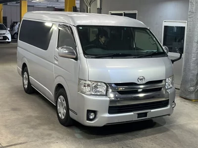 TOYOTA HIACE