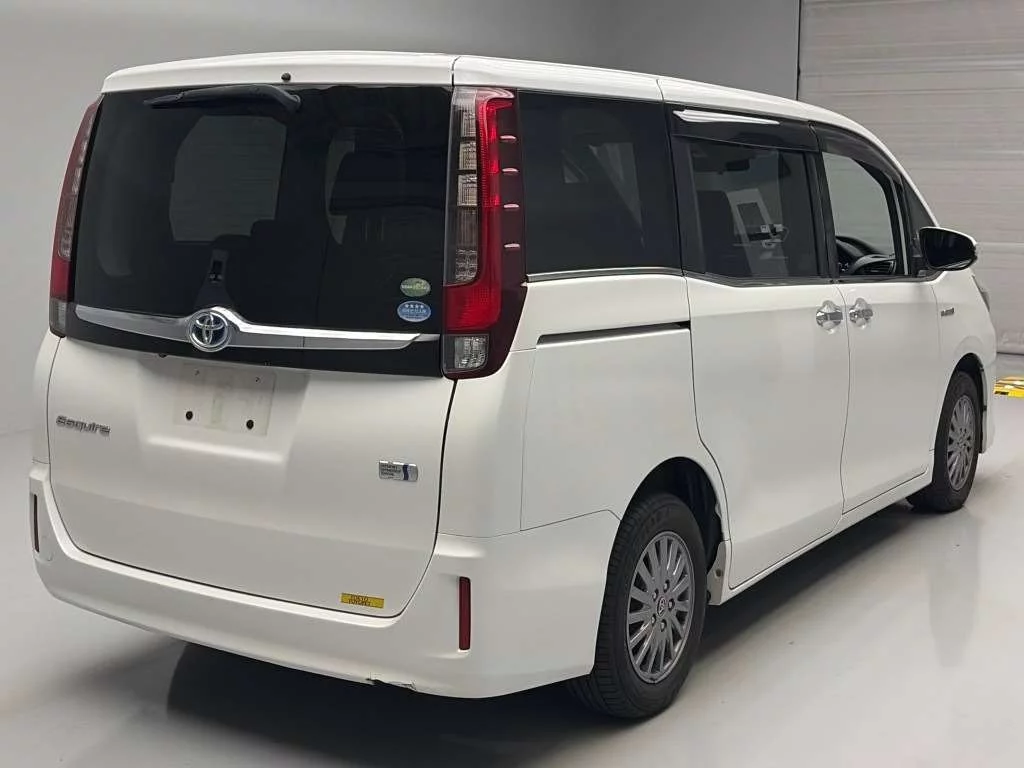 Toyota Esquire  с аукциона в Японии