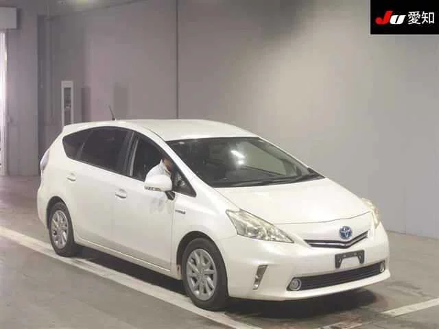 Toyota Prius Alpha 2011