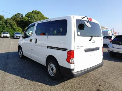 NISSAN NV200 4