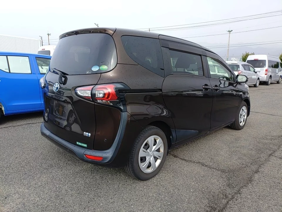 Toyota Sienta 2019