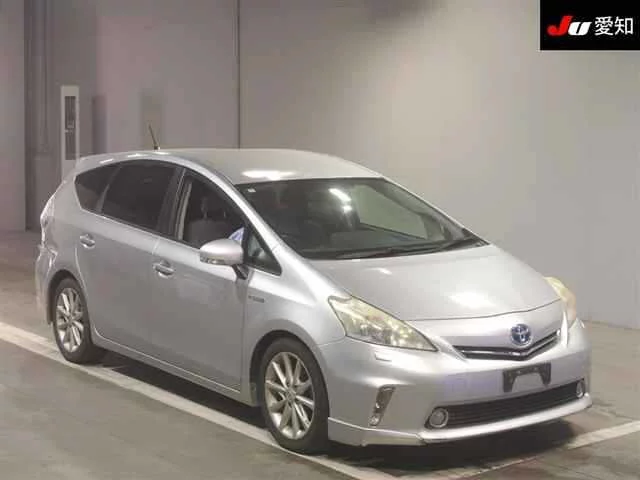 Toyota Prius Alpha 2011