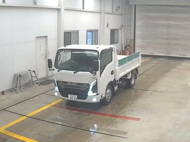 Isuzu Elf 2025