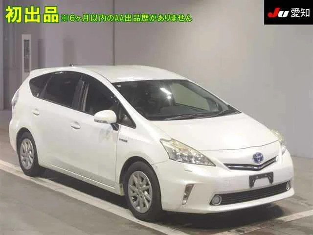 Toyota Prius Alpha 2014