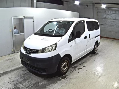 NISSAN NV200 4