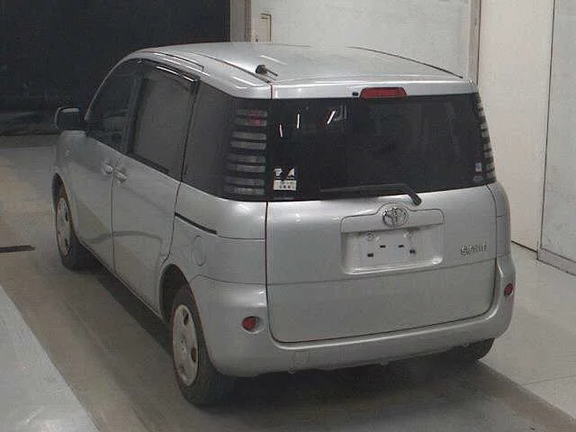 Toyota Sienta 2003