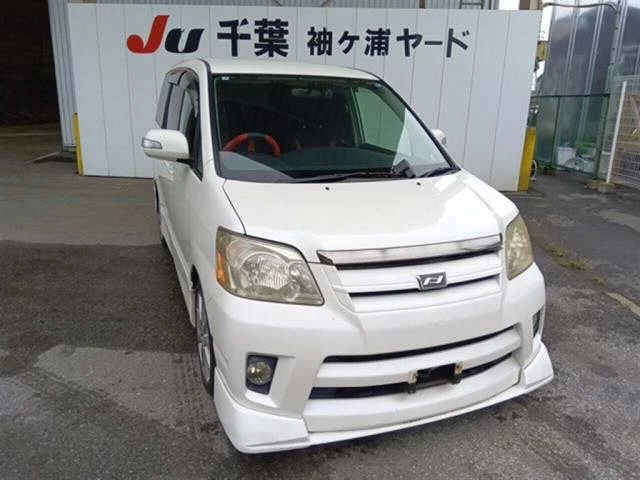 Toyota Noah 2005